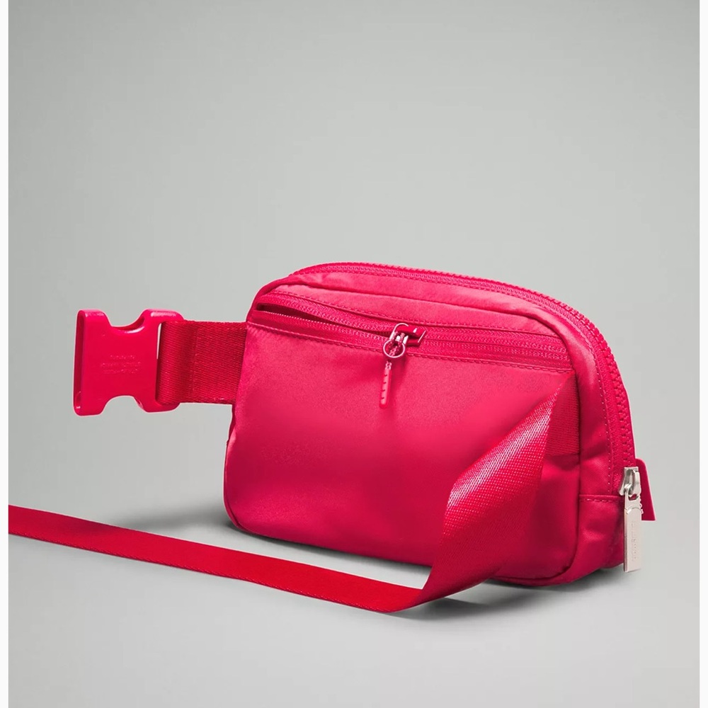 NWT Lululemon Wear Everywhere belt bag 1L Cherry Mist sold out - Picture 5 of 7